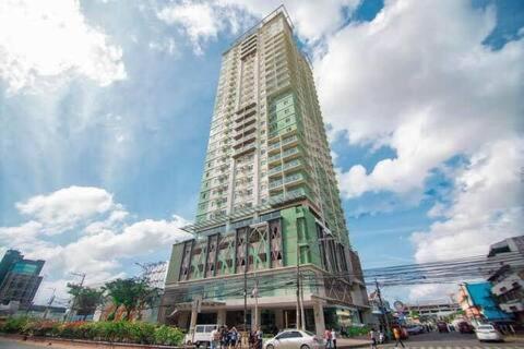 Sunvida Tower Residences Infront Of Sm City Cebu Eksteriør billede